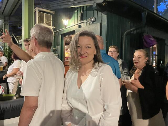 PR-Lady Gertraud Auinger-Oberzaucher genoss die gute Stimmung am Grünen Markt. | Foto: Katrin Pirzl