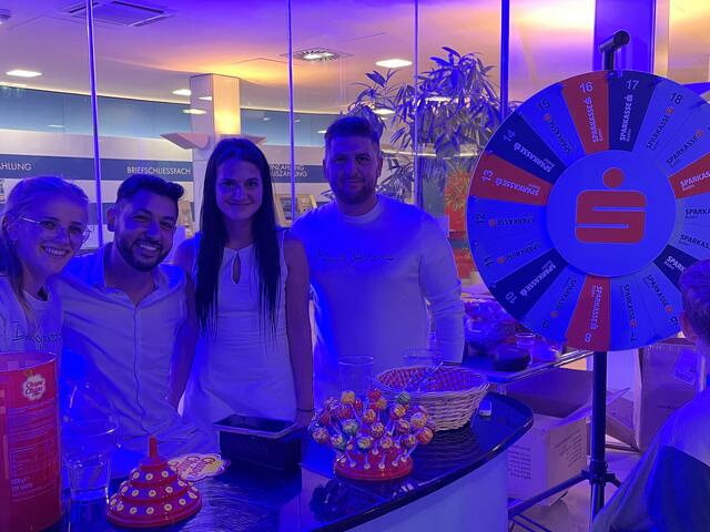 Bei der Sparkasse Baden gab es beim Glücksrad für Kinder etwas zu gewinnen. | Foto: Katrin Pirzl