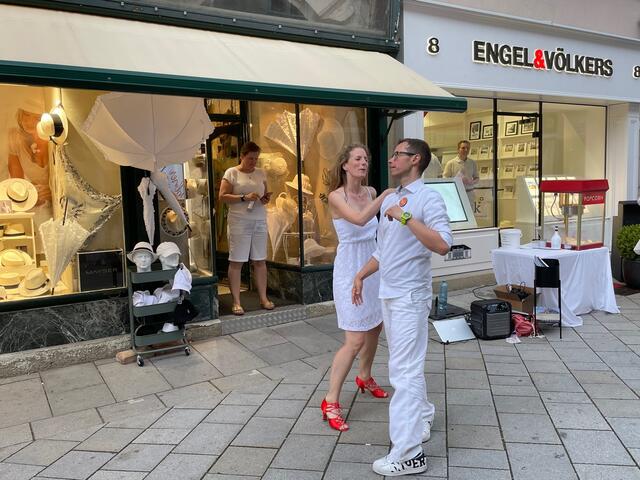 Profi-Tänzer in der Pfarrgasse | Foto: Katrin Pirzl