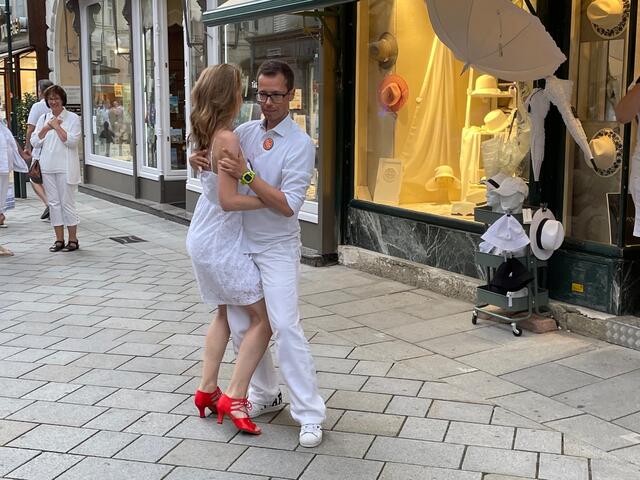 Profi-Tänzer in der Pfarrgasse | Foto: Katrin Pirzl