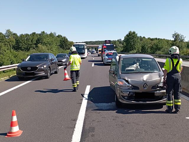 Die Stadtfeuerwehr Pinkafeld, Rettung und Polizei waren nach einem Auffahrunfall im Einsatz. | Foto: Stadtfeuerwehr Pinkafeld