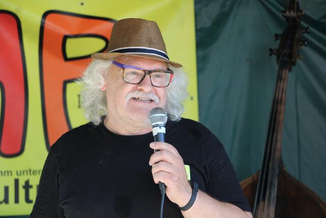 Rudolf Nuster ist für die musikalischen Acts federführend.