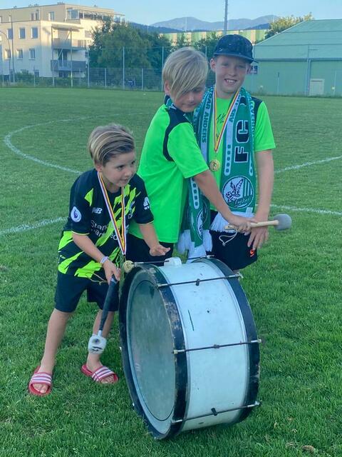 So feint die U12:  Johannes Hattenberger (r), Xavi Mitterer (m) und Fabio Kade geben den Takt vor | Foto: FC Lendorf/KK