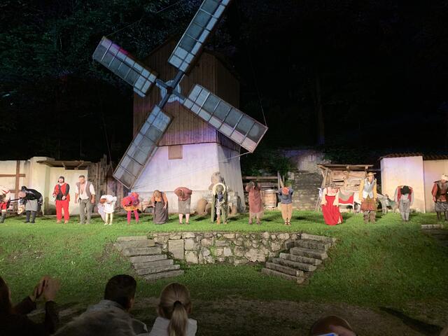 Die Premiere von "Don Quichote" am Rattenberger Schlossberg ging erfolgreich über die Bühne.