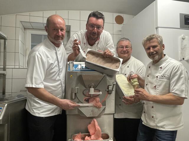 Die vier Oberkärntner Konditoren Rudi Nußbaumer, Robert Moser, Hubert Rudiferia und Ernst Lienbacher verwöhnen in den Sommermonaten ihre Gäste mit selbstgemachten Eiskreationen. | Foto: RegionalMedien