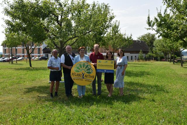 Echte Streuobst-Pioniere in unserer Region: Die Baumpflanz-Aktion feiert am Mostlandhof in Purgstall ihr 30-jähriges Bestehen. | Foto: Roland Mayr