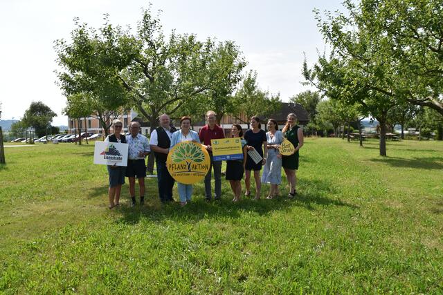 Echte Streuobst-Pioniere in unserer Region: Die Baumpflanz-Aktion feiert am Mostlandhof in Purgstall ihr 30-jähriges Bestehen. | Foto: Roland Mayr