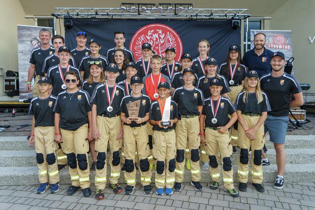 Nach dem Sieg des Landesbewerbs, besuchte auch die Feuerwehrjugend Volders das Fest der Vereine. | Foto: Walter Morri