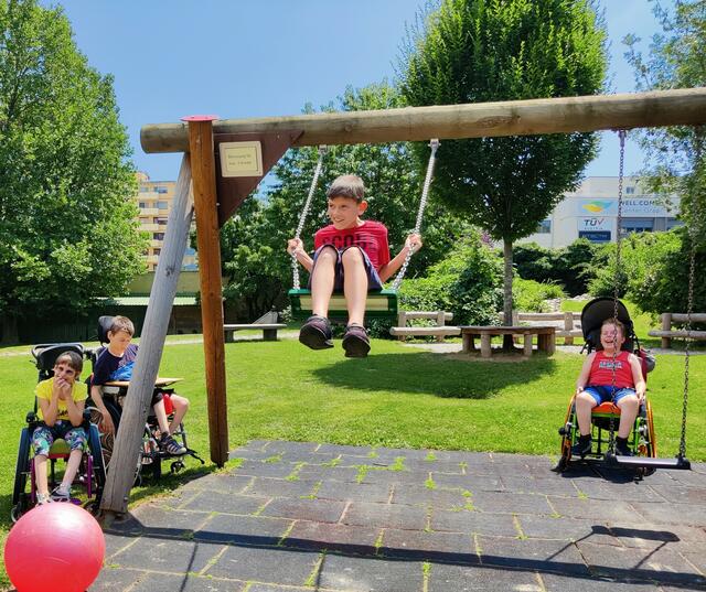 Lustig war es beim inklusiven Nachbarschaftsfest im Fröbelpark, wo Kinder und Jugendliche vom Schulheim der Mosaik GmbH und vom SchülerInnenhort Fröbelpark einander kennenlernen konnten. | Foto: STVMB