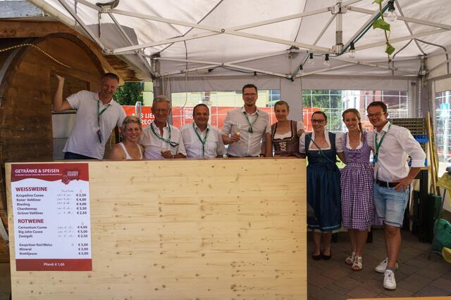 Wein gab es bei der Senseler Musikkapelle Volders | Foto: Walter Morri