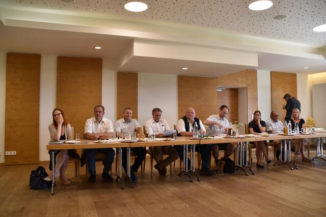 Echte Streuobst-Pioniere in unserer Region: Die Baumpflanz-Aktion feiert am Mostlandhof in Purgstall ihr 30-jähriges Bestehen. | Foto: Roland Mayr