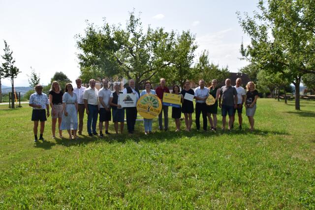 Echte Streuobst-Pioniere in unserer Region: Die Baumpflanz-Aktion feiert am Mostlandhof in Purgstall ihr 30-jähriges Bestehen. | Foto: Roland Mayr