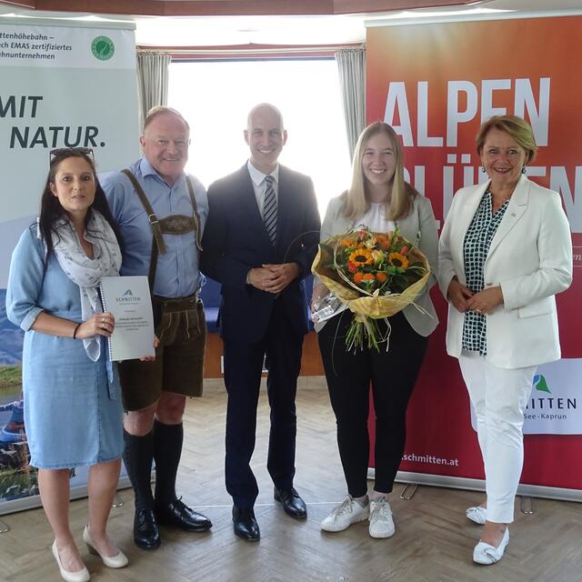 Cornelia Obermoser (Schmitten), Schmitten-Chef Erich Egger, Bundesminister Martin Kocher, Celina Schuster und Nationalratsabgeordnete Gertraud Salzmann. | Foto: Eike Krenslehner
