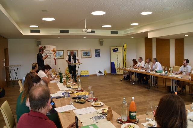 Echte Streuobst-Pioniere in unserer Region: Die Baumpflanz-Aktion feiert am Mostlandhof in Purgstall ihr 30-jähriges Bestehen. | Foto: Roland Mayr