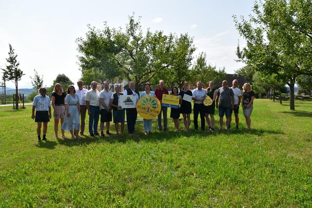 Echte Streuobst-Pioniere in unserer Region: Die Baumpflanz-Aktion feiert am Mostlandhof in Purgstall ihr 30-jähriges Bestehen. | Foto: Roland Mayr