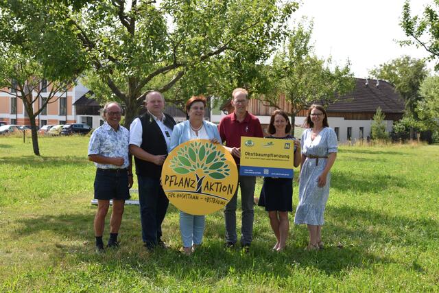 Echte Streuobst-Pioniere in unserer Region: Die Baumpflanz-Aktion feiert am Mostlandhof in Purgstall ihr 30-jähriges Bestehen. | Foto: Roland Mayr