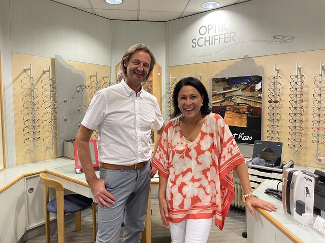 Optik Schiffer: Rudolf MaierOptometrist, Kontaktlinsen- und Low-Visionspezialist mit Nicola Auer-Scheliessnig
Augenoptikerin
 | Foto: MeinBezirk.at