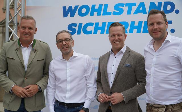 Die FPÖ-Politiker Mario Kunasek, Herbert Kickl, Patrick Derler und Michael Schnedlitz bei der Veranstaltung in Gleisdorf. | Foto: FPÖ