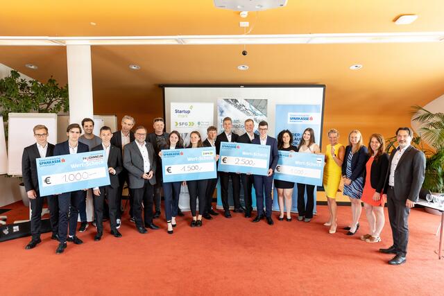 Vier besonders innovative Ideen aus steirischen HTL-Schulen wurden beim Wettbewerb "Start!Up-Schule 2022" ausgezeichnet. | Foto: HTS/Nikola Milatovic