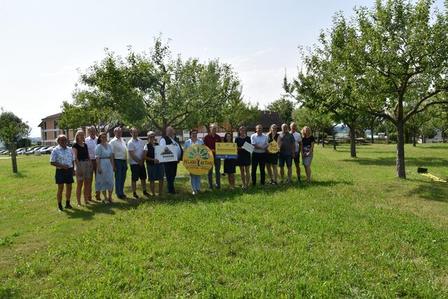 Echte Streuobst-Pioniere in unserer Region: Die Baumpflanz-Aktion feiert am Mostlandhof in Purgstall ihr 30-jähriges Bestehen. | Foto: Roland Mayr