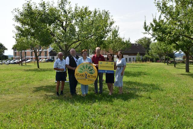 Echte Streuobst-Pioniere in unserer Region: Die Baumpflanz-Aktion feiert am Mostlandhof in Purgstall ihr 30-jähriges Bestehen. | Foto: Roland Mayr