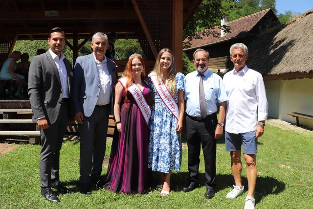 Moschendorfs Bürgermeister Thomas Behm, Landtagsabgeordneter Walter Temmel, Kayla O'Neil, Emily Neubauer, Präsident Edi Nicka, Güssings Vizebürgermeister Alois Mondschein (v.l.)