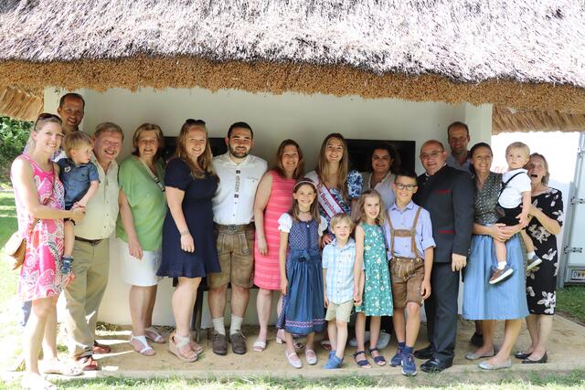 Emily Neubauer mit Familie und Verwandten aus Amerika und dem Burgenland