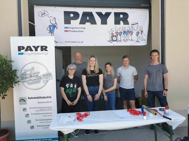 Auch die Firma Payr war mit einem Infostand auf der Dual Experts vertreten. Zahlreiche interessierte Besucher konnten informiert werden.  | Foto: Privat/bbok