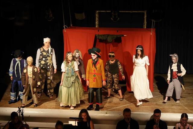 Musik, Schauspiel und Kostümierung ergaben ein perfektes Ganzes bzw. ein großes Musicalvergnügen in Mureck.  | Foto: De Monte 