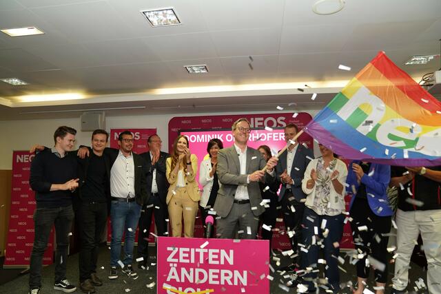 Landessprecher Dominik Oberhofer führt die NEOS mit 96% Zustimmung als Spitzenkandidat in den Wahlkampf. | Foto: NEOS