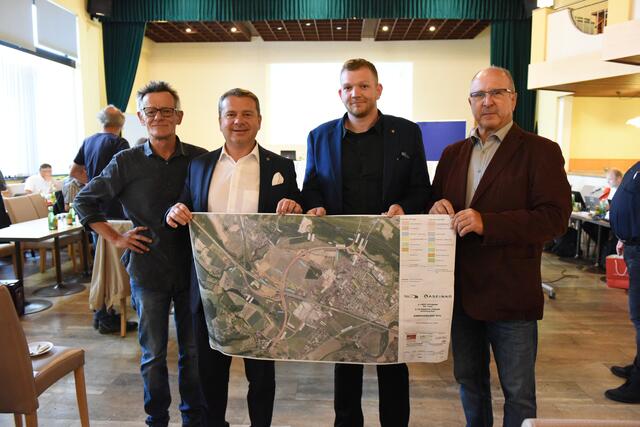 Im Gasthaus Stockinger wurden die Pläne präsentiert. | Foto: Stadtarchiv Ansfelden