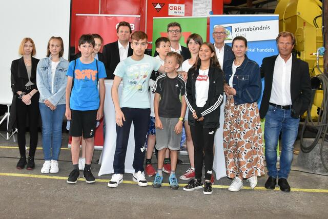 Alle Gewinner des Kreativwettbewerbs „MIR STINKTS", der von VVT, ÖBB UND Klimabündnis Tirol ins Leben gerufen wurde. | Foto: VVT