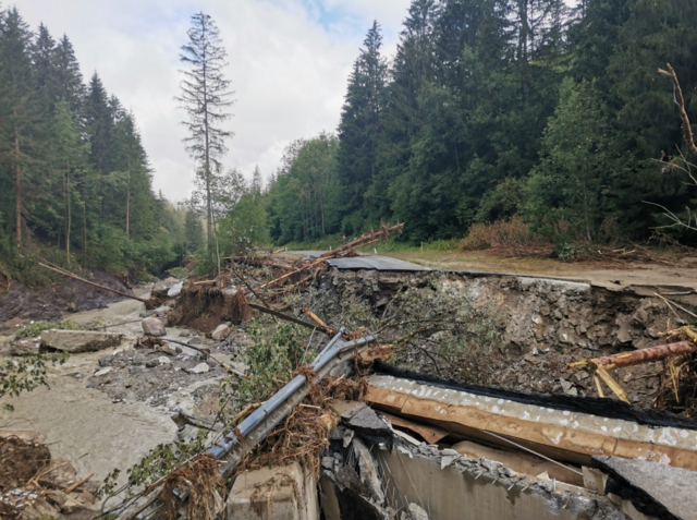 Die vom Unwetter zerstörten Brücken im Gemeindegebiet Arriach werden heute von den Sachverständigen besichtigt.
 | Foto: LPD Unterüberbacher