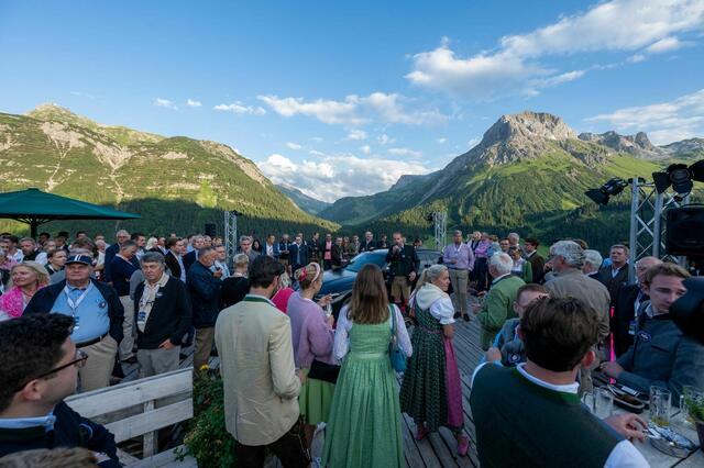 Traditioneller BMW-Hüttenabend auf der Rudalpe. | Foto: Lech Zürs Tourismus / Dietmar Hurnaus