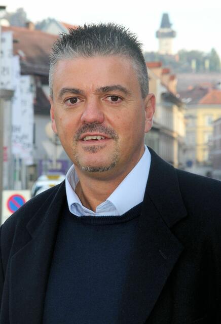Franz Pergler: "Jetzt haben wir eine trostlose Asphaltwüste – die Menschen müssen sich hier wieder wohlfühlen." | Foto: Tricom
