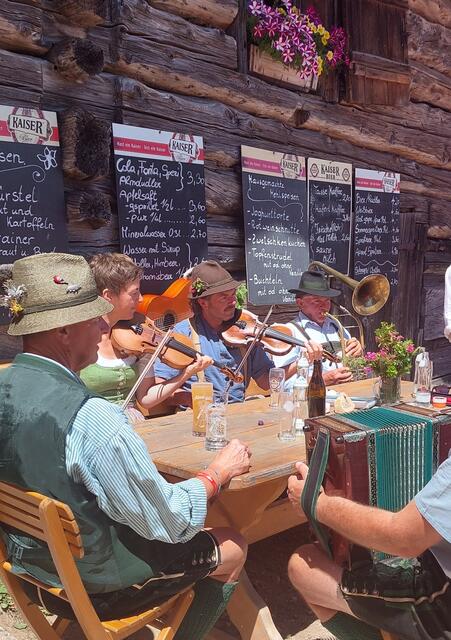 Fesche Musi auf der Zwieselalmhütte | Foto: Sylvia Schober