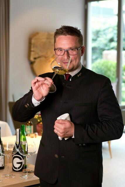 "Weinverkostungen kurz vor den einzelnen Konzerten und Lesungen sind ein fixer Bestandteil der Gollinger Festspiele", informiert der Master Sommelier Alexander Koblinger. | Foto: Alexander Koblinger