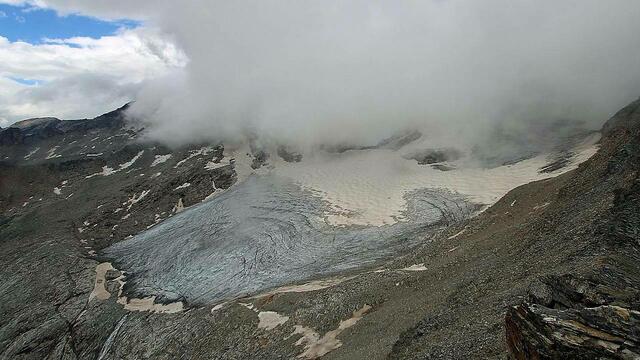Dramatische Webcam-Bild des Kleinfleißkees vom Nachmitttag des 5. Juli 2022 – fast schon komplett ausgeapert | Foto: foto-webcam.eu/ZAMG-Observatorium