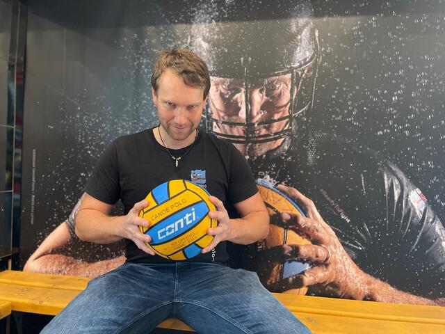 Sport machen wie die Profis. Der Verein Kanupolo Salzburg nimmt auch an Turnieren teil.  | Foto: sm