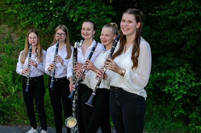 Das „Klarinettenquintett Groß St. Florian“ mit Kathleen Starchel, Valentina Theisl, Ilvy Pölzl, Julia Fauland und Stefanie Wieser unter der Leitung von Josef Deutschmann erreichte in der Altersstufe B einen zweiten Preis  | Foto: Musikschule Stainz