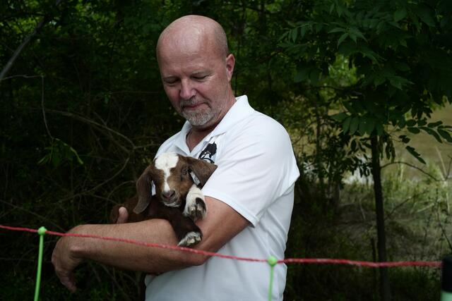 Martin Kurz mit "Mokka" am Arm.