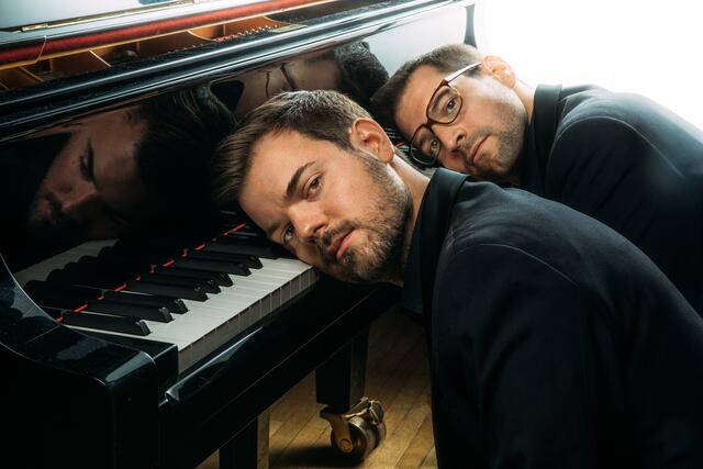 Für einen humorvoll, kreativen Abend sorgen die beiden Künstler "Flo &amp; Wisch" mit ihrer Humoreske "Lockvögel".  | Foto: Jan Frankl