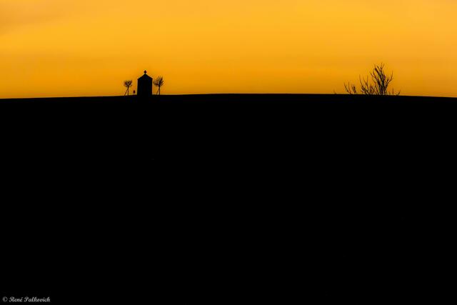 Kapelle im Sonnenuntergang. 