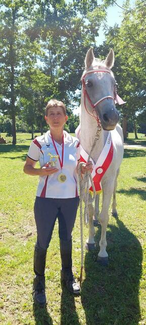Karin Unterberger mit ihrem Arabischen Vollblut Amir. | Foto: Daniela Entner
