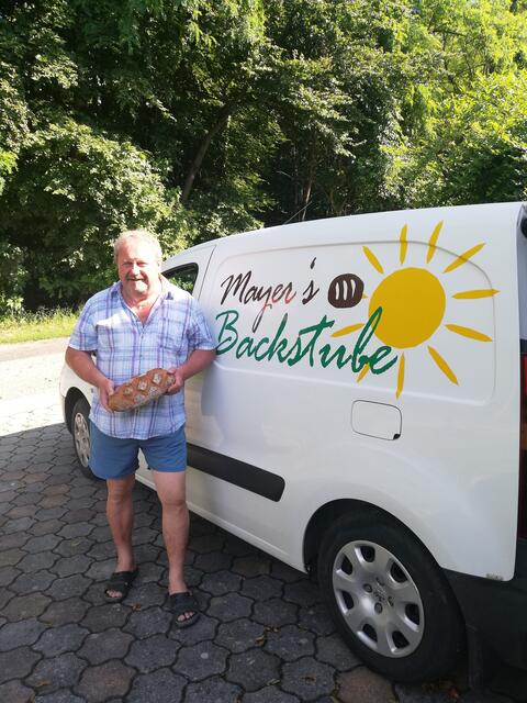 Bäckermeisters letzte Ausfahrt zu seinen Kund/innen, denn mit 01.07.2022 bleibt die Backstube kalt. Danke und alles Gute!  | Foto: Elisabeth Paukovitsch