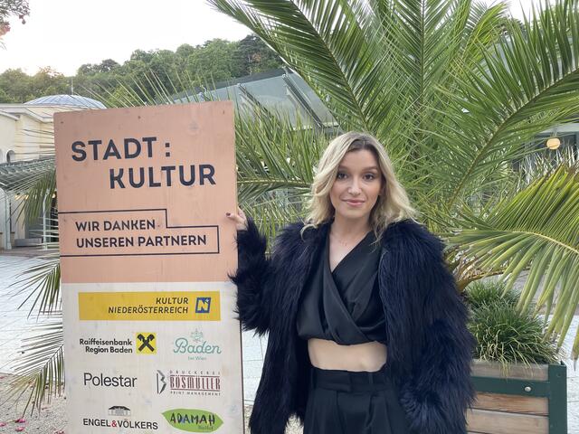 Im Rahmen von Stadt:Kultur im Park gab Kabarettpreis-Gewinnerin Marina Lackovic alias "Malarina" ihr Niederösterreich-Debüt. | Foto: Katrin Pirzl
