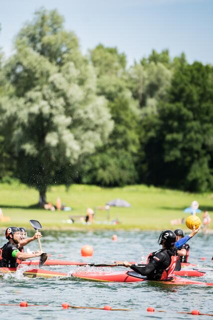 Am Lieferinger Badesee trainieren die Spieler des Vereins Kanupolo Salzburg. Hier werden auch Wettkämpfe ausgetragen. | Foto: Kanupolo Salzburg/Julian Walkner