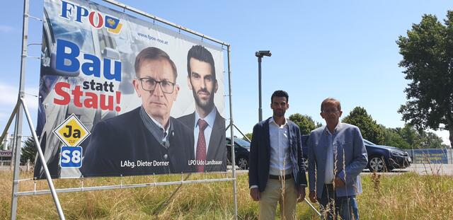 Plakatkampagne für die S 8: Landtagsabgeordneter Udo Landbauer und Landtagsabgeordneter Dieter Dorner.  | Foto: FPÖ