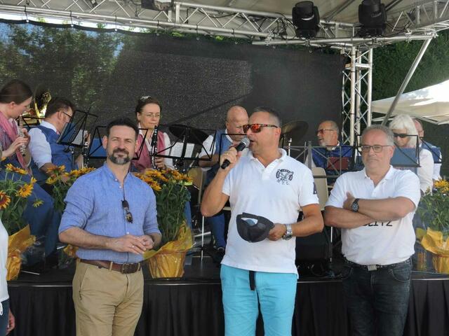 Bürgermeister Michael Cech eröffnete das Fest mit Fritz Ofenauer und Vizebürgermeister Marcus Richter.  | Foto: Katharina Geiger