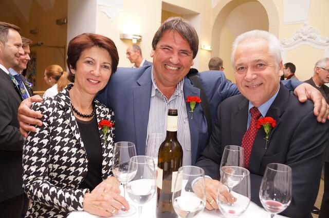Helmut Leitenberger (r.) mit Gattin Margit und NAbg. Josef Muchitsch.
